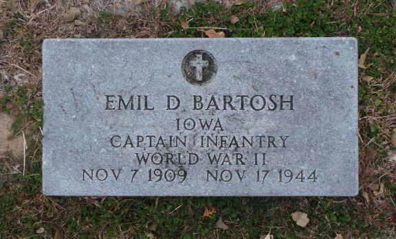 (1011468), photograph by: Grandmaeceb (find a grave)